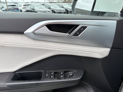 2025 Volkswagen Taos SE 4MOTION