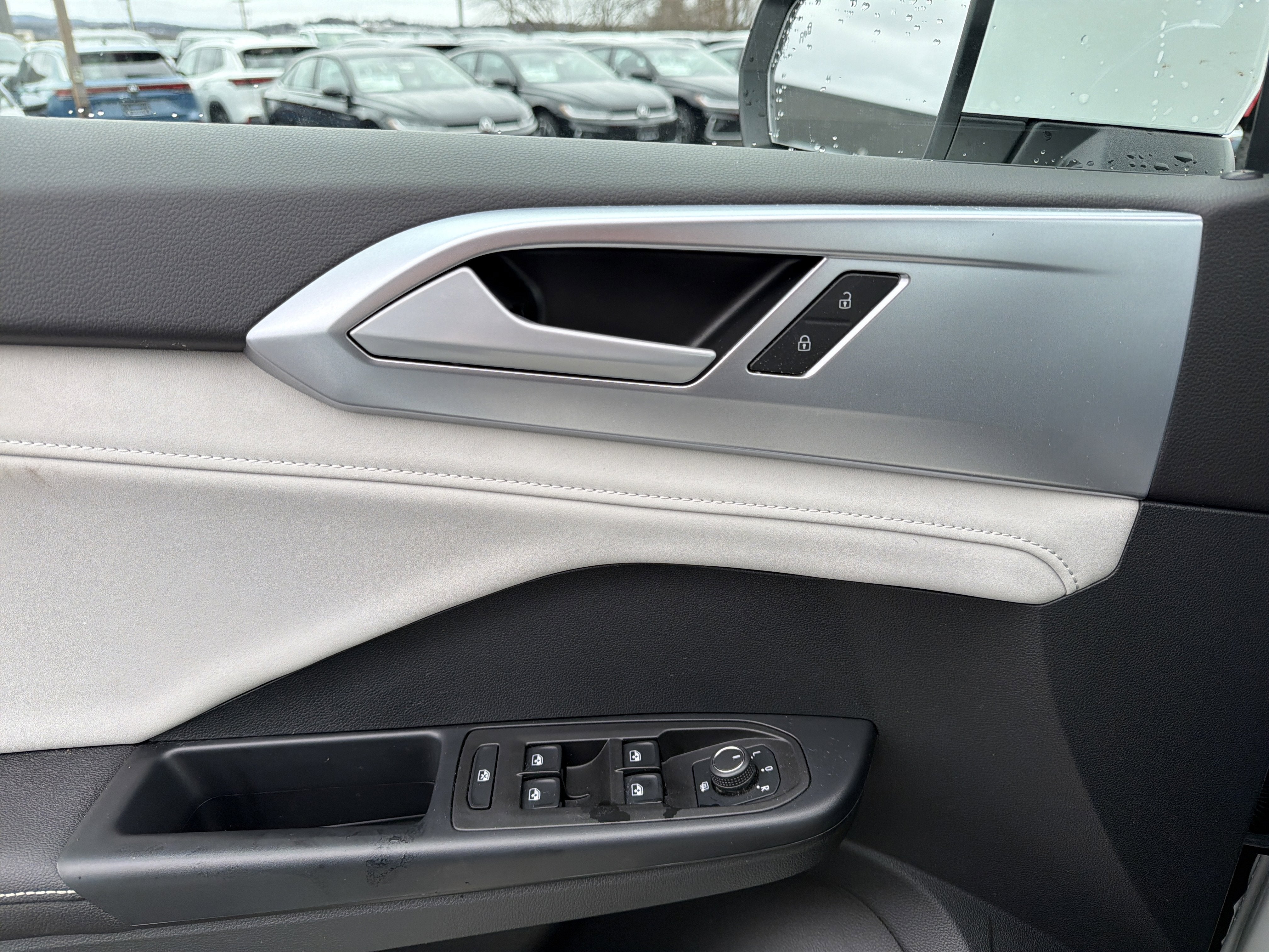 2025 Volkswagen Taos SE 4MOTION