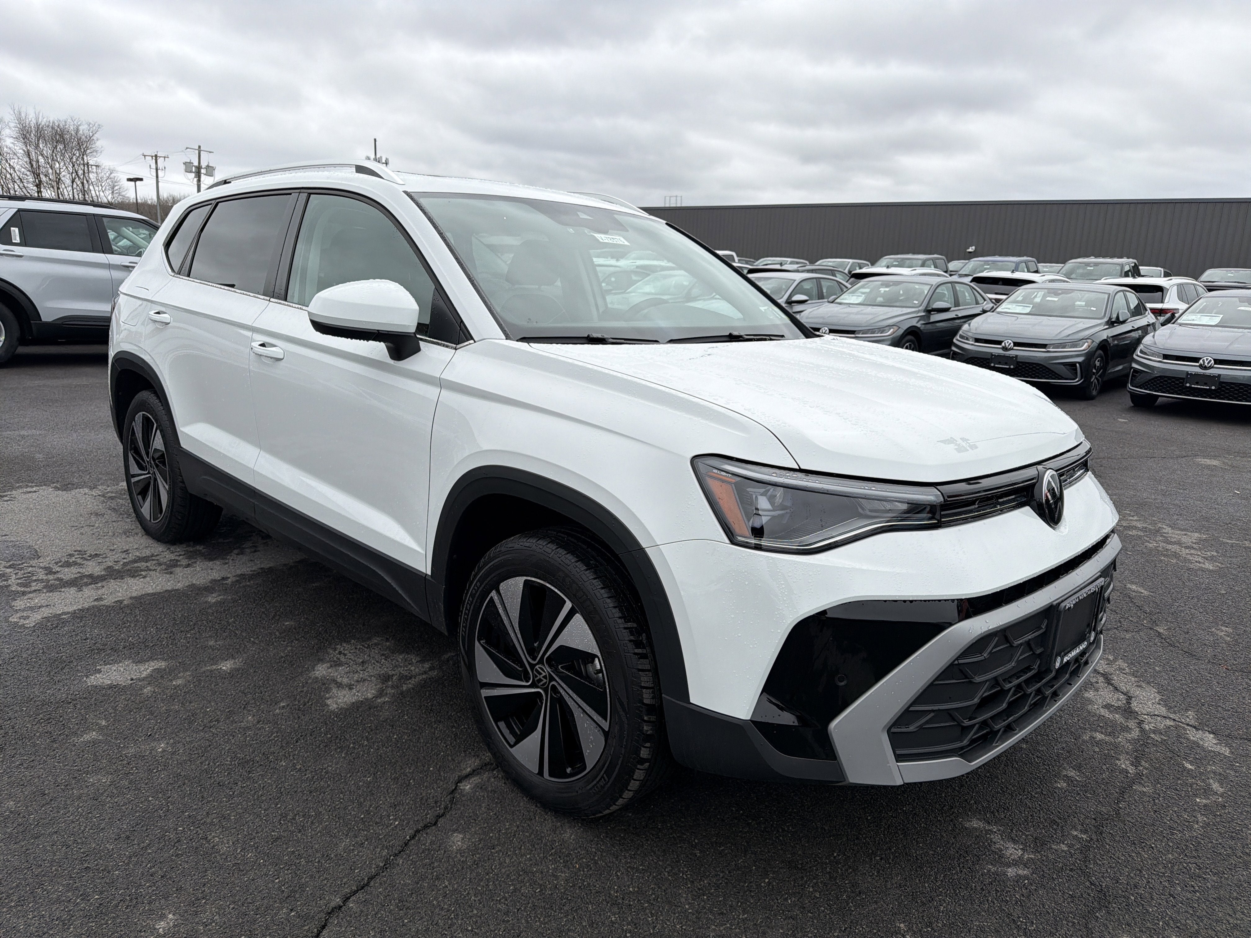 2025 Volkswagen Taos SE 4MOTION