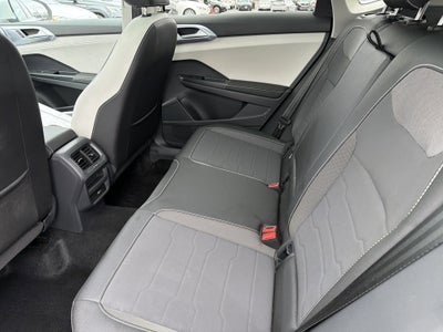 2025 Volkswagen Taos SE 4MOTION