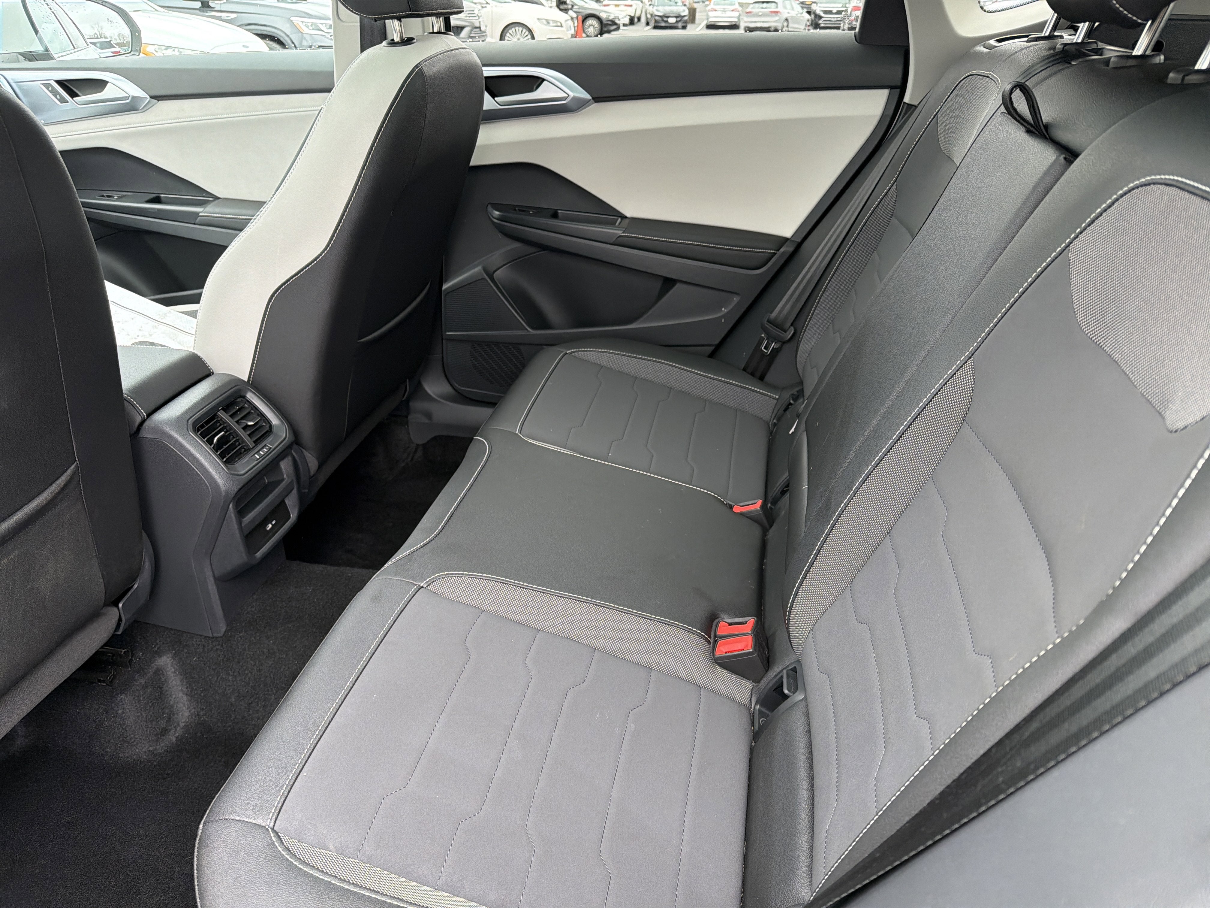 2025 Volkswagen Taos SE 4MOTION