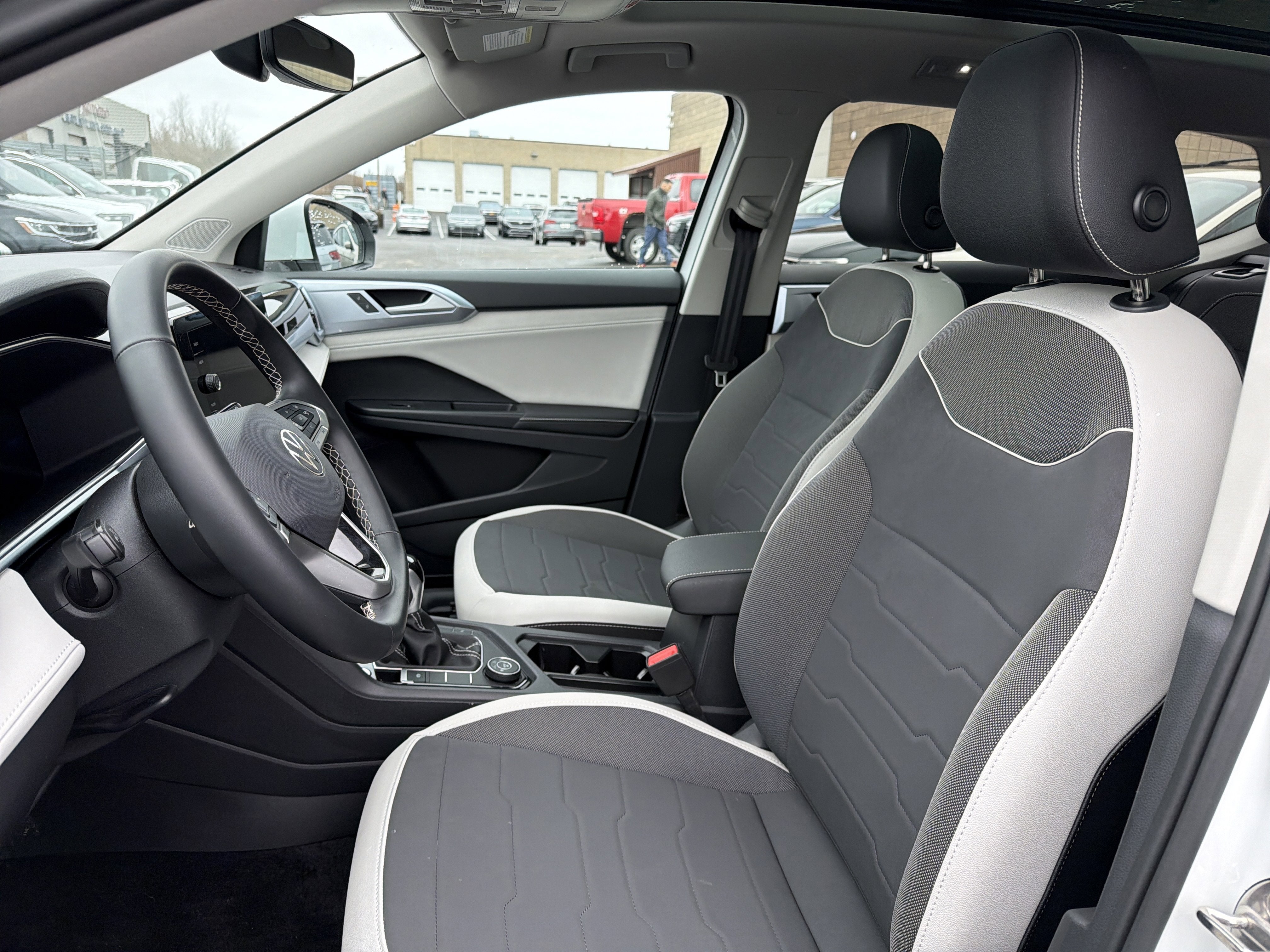 2025 Volkswagen Taos SE 4MOTION