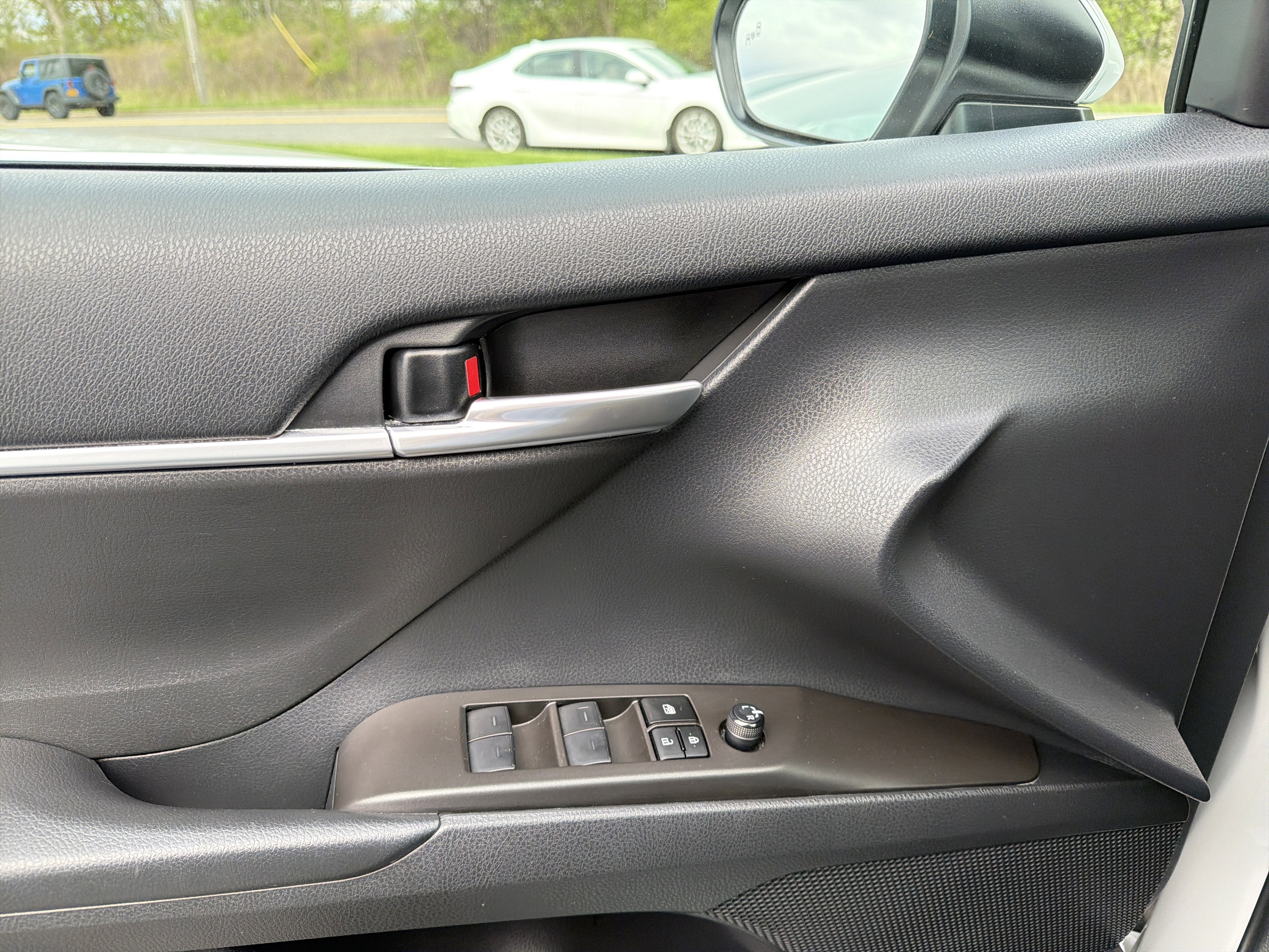 2023 Toyota Camry Hybrid SE