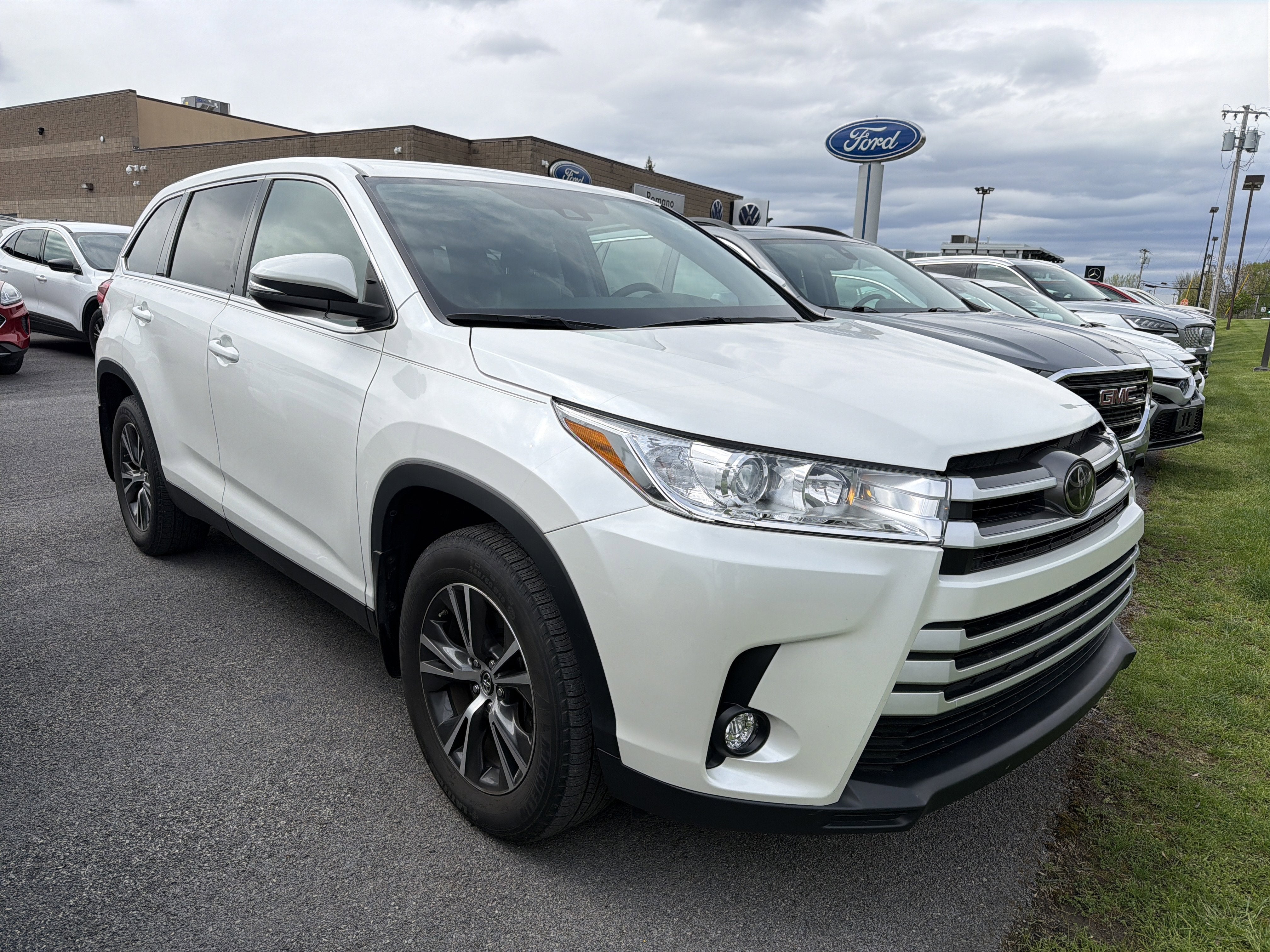 2019 Toyota Highlander LE