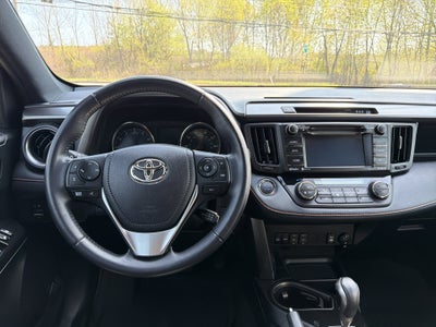 2017 Toyota RAV4 SE