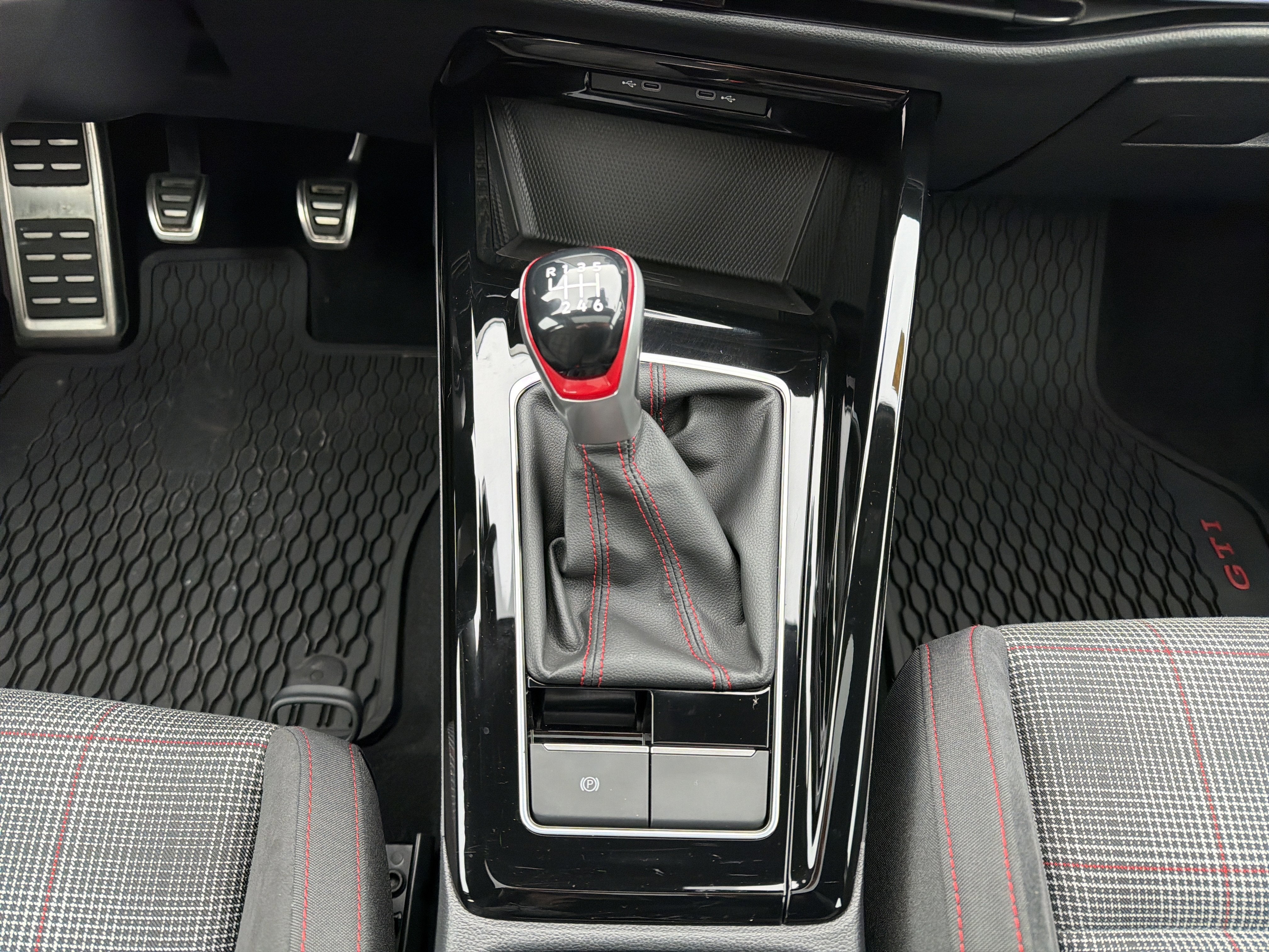 2023 Volkswagen Golf GTI SE